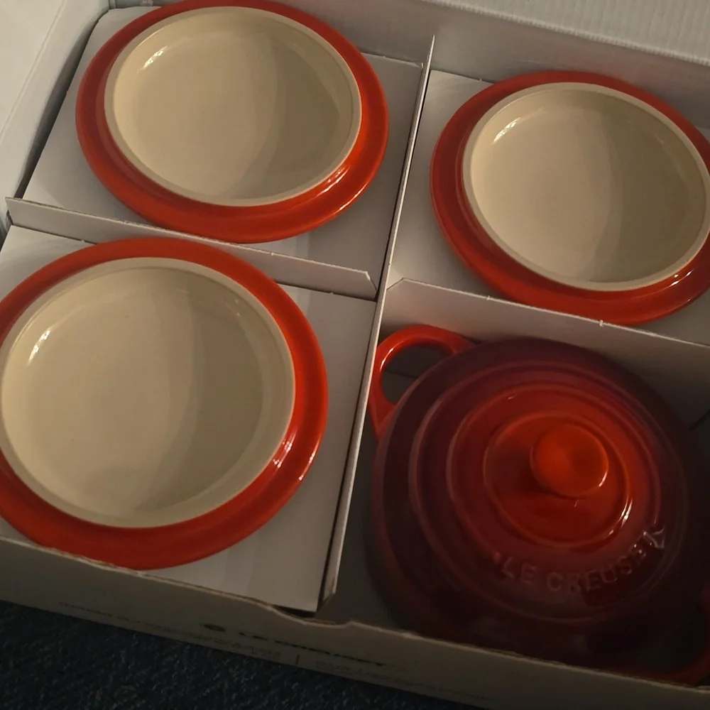 Le Creuset Signature 8 oz. Petite Cocottes with Cookbook,Set of 4,Retail $143.95